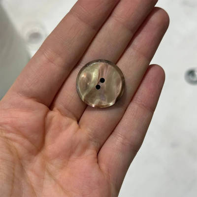 Пуговицы CONCEPT Mother of Pearl, размер 36, 23 мм (75315-036-COL.4HALIOTIS, Карамель)
