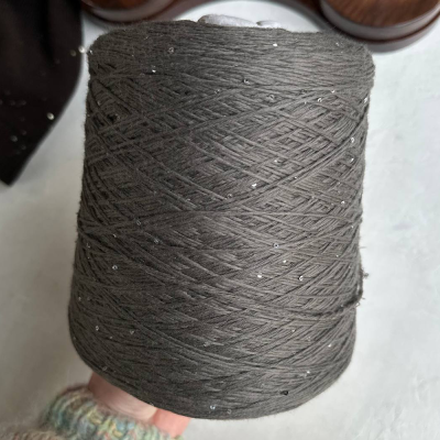 Бобина Kachinelli Merino (85% меринос, 4% хлопок, 11% пайетки), 310 м. (1121, Тауп)