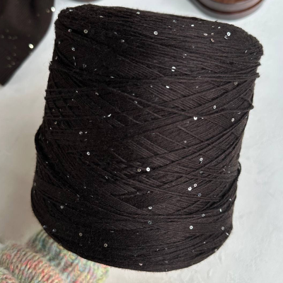 Бобина Kachinelli Merino (85% меринос, 4% хлопок, 11% пайетки), 310 м. (1111, Перец с солью)