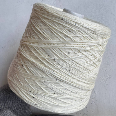 Бобина Kachinelli Merino (85% меринос, 4% хлопок, 11% пайетки), 310 м. (1021, Пломбир)