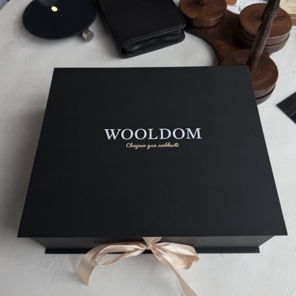Коробка WoolDom подарочная на лентах